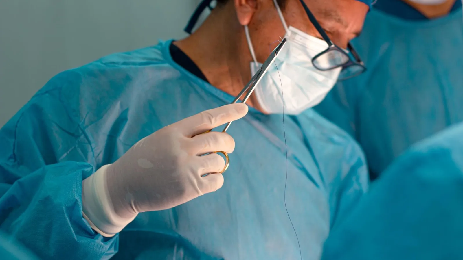 Cirujano digestivo vs médico general: Guía para elegir tu atención médica en CDMX y Tlalnepantla